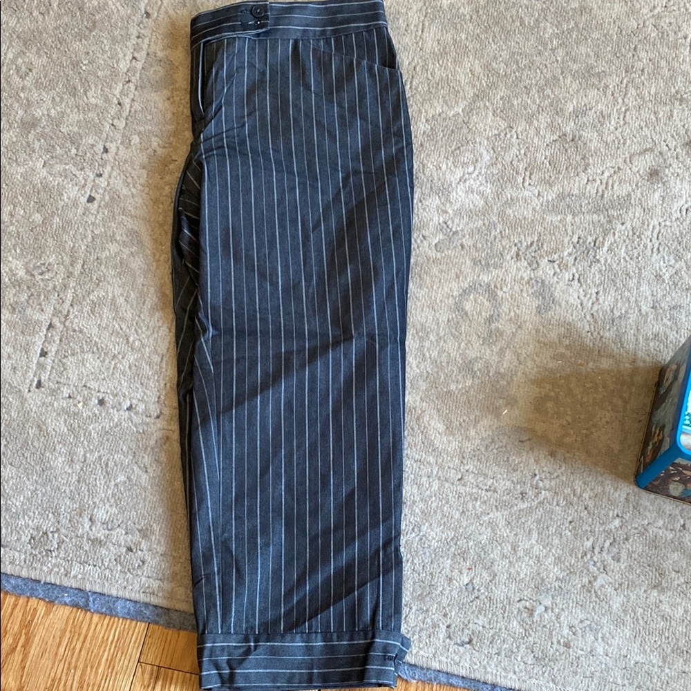 Woman’s black gray stripped Express cropped pants size 8